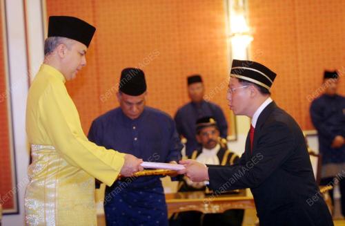 RAJA DR NAZRIN SHAH