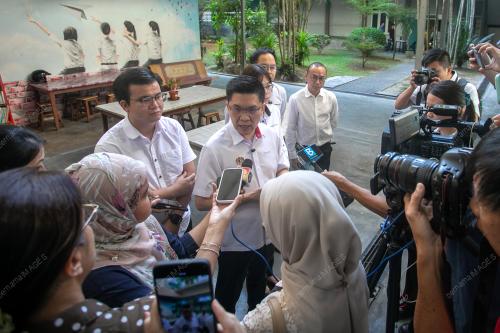 WONG KAH WOH
