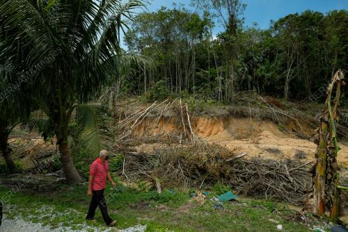 PENDUDUK KAMPUNG KOLAM