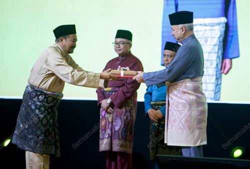 SULTAN PERAK SULTAN NAZRIN SHAH