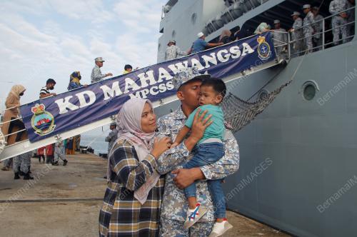 PELAYARAN KD MAHAWANGSA KE LUBNAN