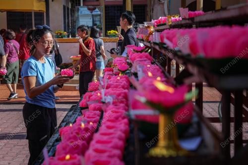 HARI WESAK