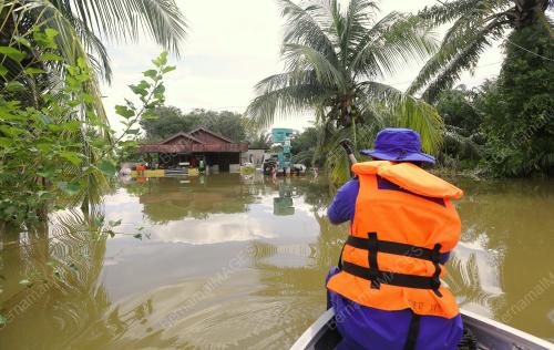 TINJAUAN BANJIR DI TELUK INTAN