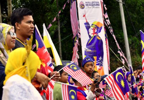 PERUMAHAN AWAM 2 ULU KINTA SAMBUT MERDEKA