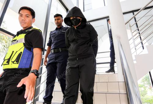 PEGAWAI POLIS DAKWA