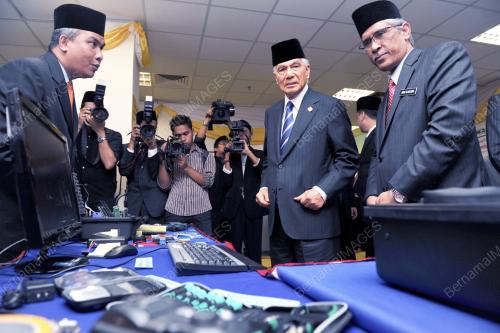 SULTAN AZLAN SHAH