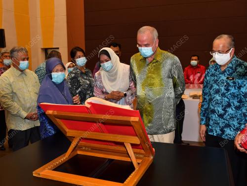 SULTAN PERAK NAZRIN SHAH