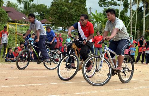 PK05_01112016_KARNIVAL_TROSOR