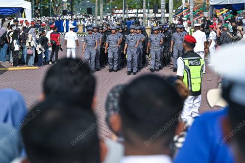 PERASMIAN 'LUMUT NAVY CITY PARADE'