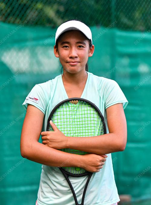 ATLET TENIS NEGARA CEKAL BERLATIH