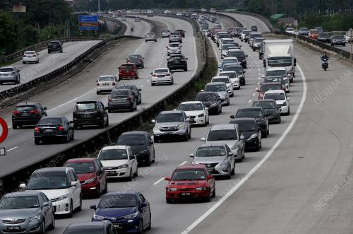 KESESAKAN JALAN RAYA