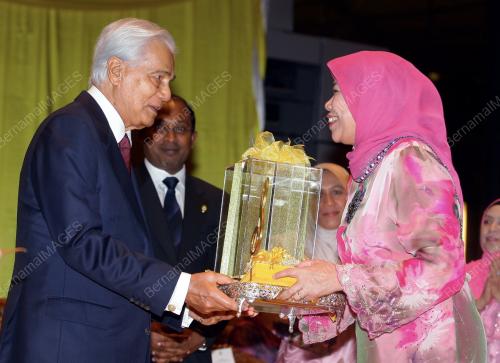 SULTAN AZLAN SHAH