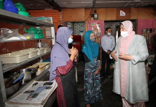 ZURAIDA KAMARUDDIN