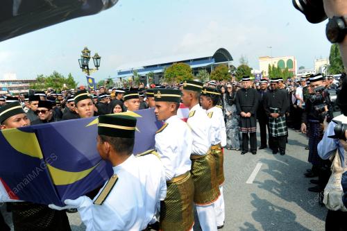 PK05_02092014_MH17