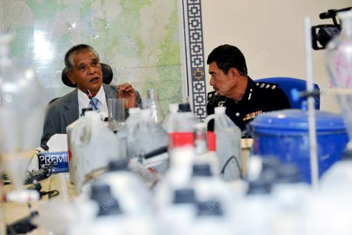 PK05_03022012_DADAH
