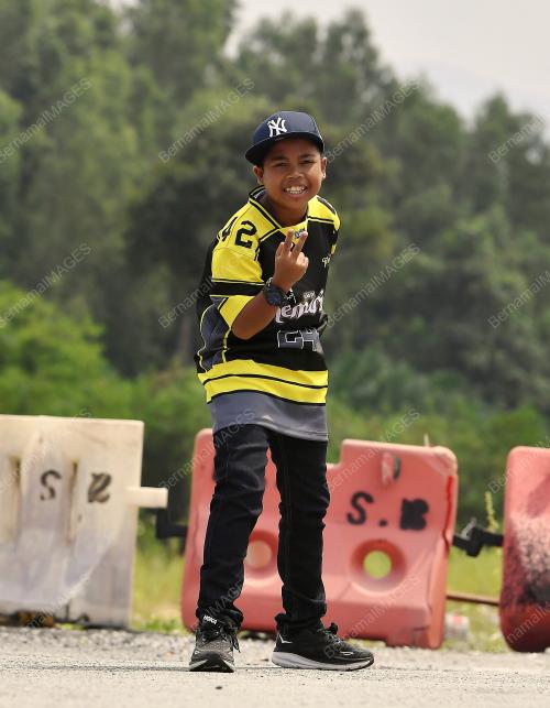 PENYANYI AMIR SISI