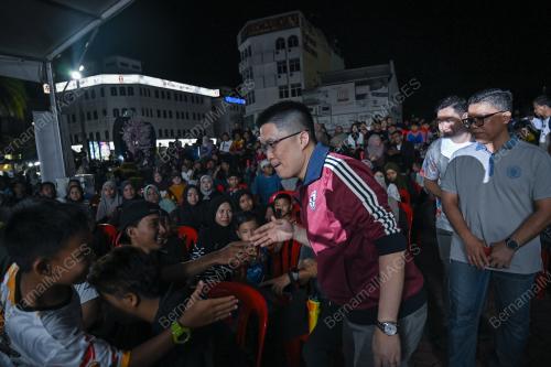WONG KAH WOH