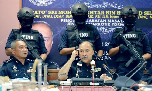 PK05_04012017_POLIS_SENJATAPI