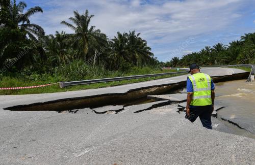 JALAN CHIKUS DI LANGKAP DITUTUP AKIBAT BANJIR