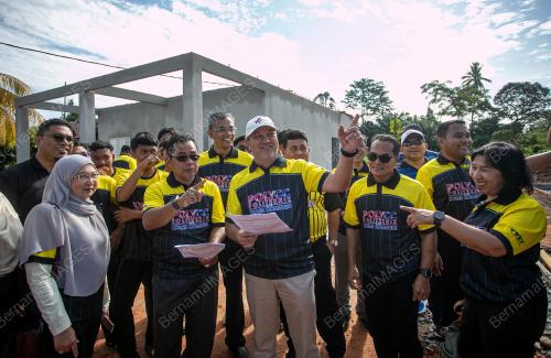 DATUK MOHD ZAHARI ISMAIL