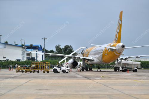 PESAWAT PERTAMA KE SINGAPURA SELEPAS PKP