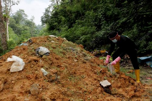 BAHAN BUANGAN DIPERCAYAI SISA INDUSTRI