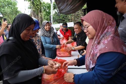 DATUK SERI SAARANI MOHAMAD