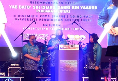 DATUK SERI ISMAIL SABRI YAAKOB