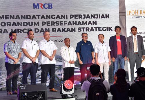 DATUK SERI SAARANI MOHAMAD