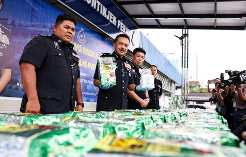 DATUK SERI MOHD YUSRI HASSAN BASRI