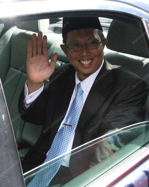 MOHD NIZAR JAMALUDDIN