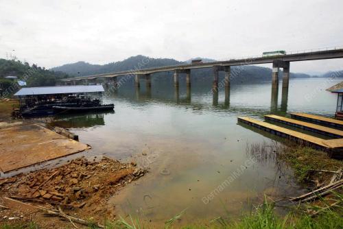 PONTOON TASIK BANDING