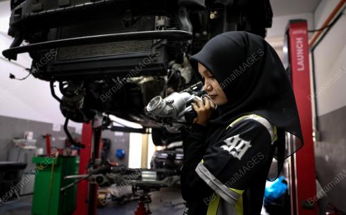 KHAIRIN QISSTINA