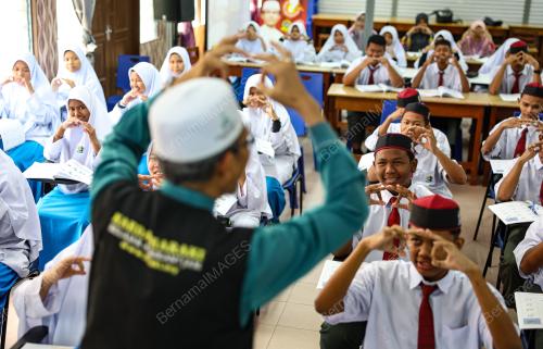 PELAJAR ORANG ASLI