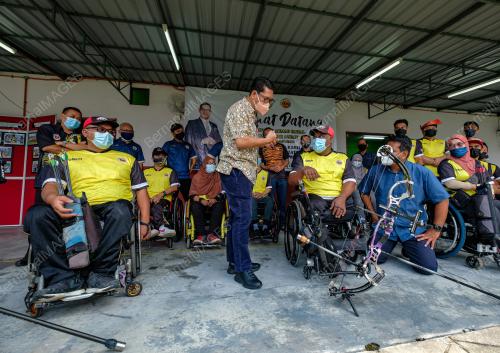 DATUK SERI AHMAD FAIZAL AZUMU