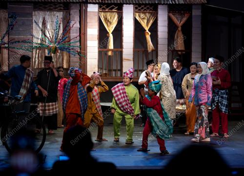 TEATER DATUK LAT