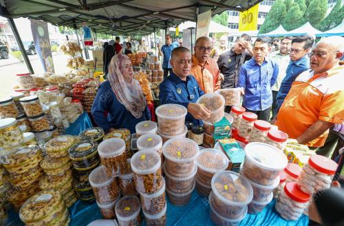 DATUK SERI SAARANI MOHAMAD