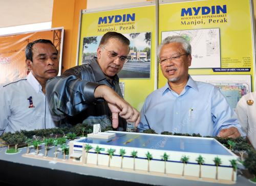 DATUK SERI HUSNI HANADZLAH
