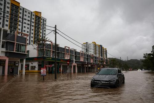 TINJAUAN KEJADIAN BANJIR KILAT