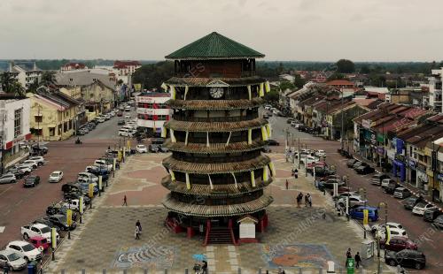 JAM MENARA CONDONG