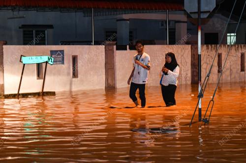 TINJAUAN KEJADIAN BANJIR KILAT