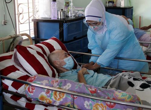 SUNTIKAN VAKSIN COVID-19 KEPADA WARGA EMAS