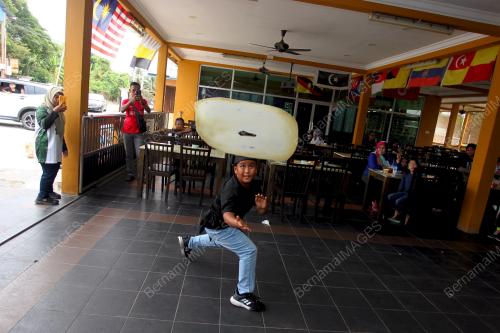 ADLI ROTI CANAI TERBANG
