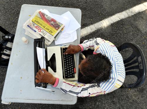 55 TAHUN MENGAMBIL UPAH MENAIP SURAT
