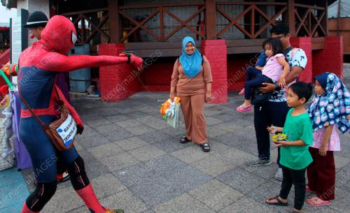 SPIDERMAN PENGHIBUR JALANAN