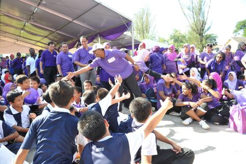 PK05_17032013_PURPLE_WALK