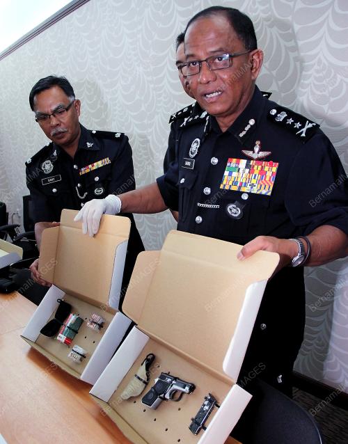 PK05_17072012_RAMPAS_PISTOL_PELURU