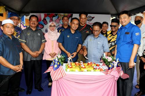 MOHD AZLAN HELMI