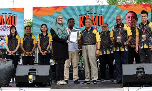 DATUK SERI SAARANI MOHAMAD