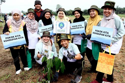 DATUK SERI DR MOHD UZIR MAHIDIN
